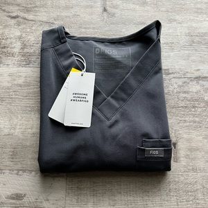 New! Figs scrub top. Mens Leon. Charcoal grey